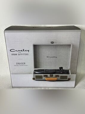 Crosley Cruiser Portable Suitcase Turntable in Light Gray with Tan Handle